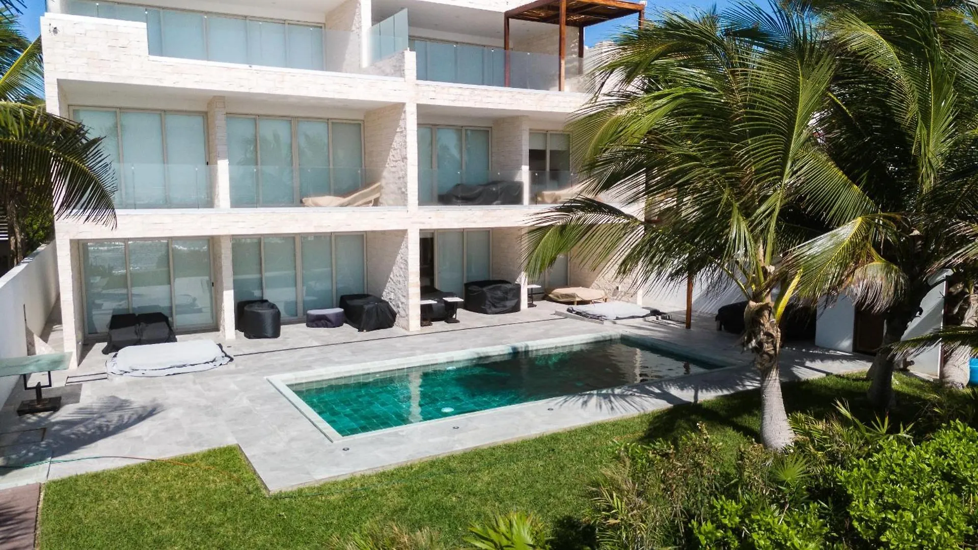 Beachfront Apartment Coral Vista Акумаль